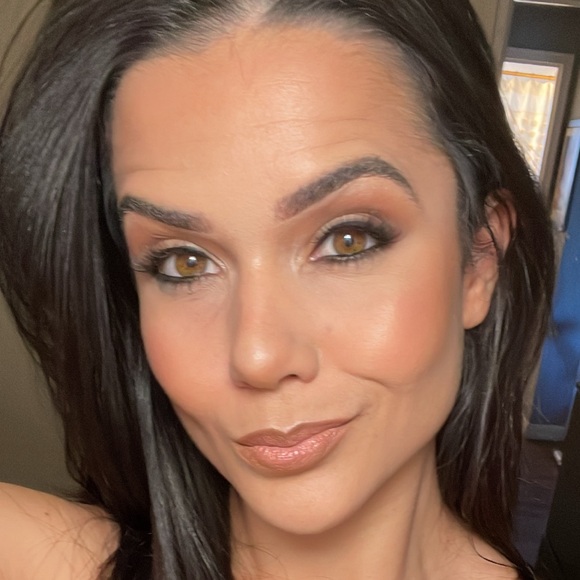 Meet your Posher, Lara - Picture 1 of 1